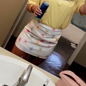 Princess Polly flower skirt size small